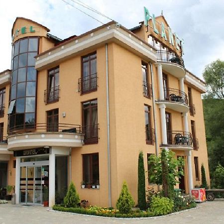 Gjilan Hotel Planet מראה חיצוני תמונה